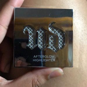 Urban decay 8 hour afterglow highlighter